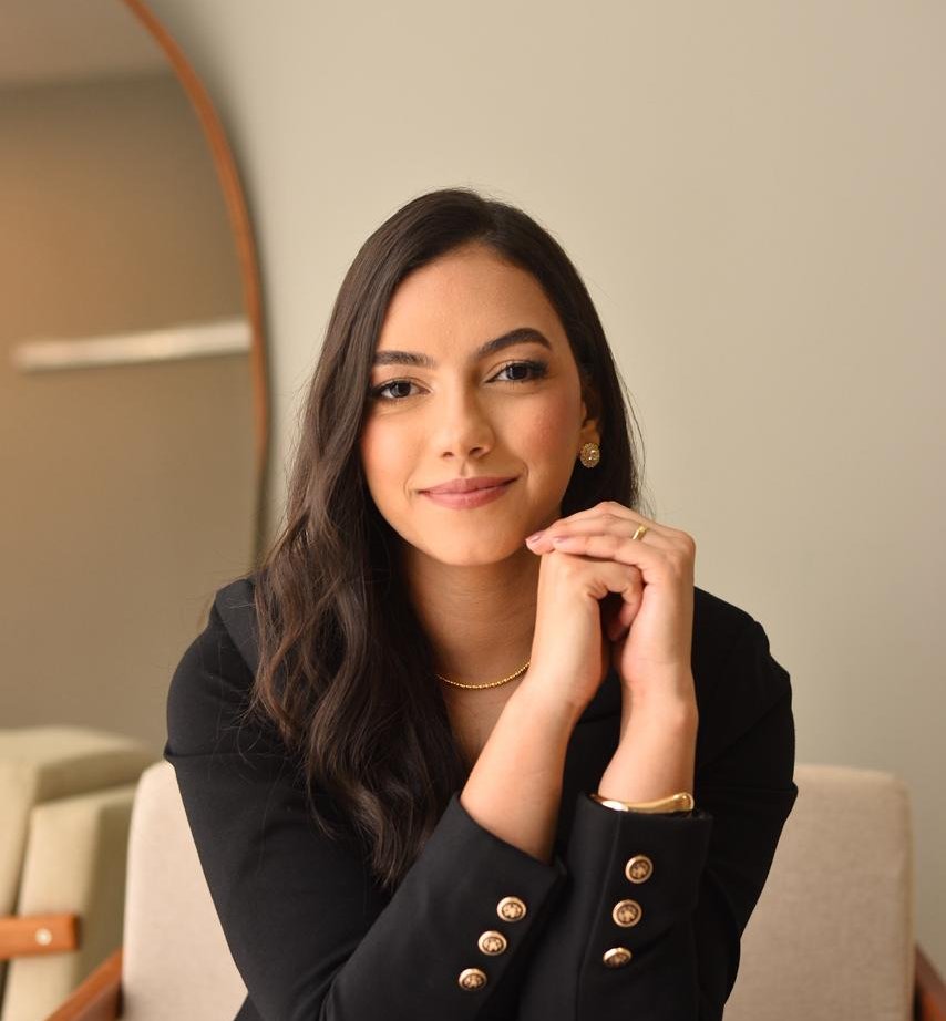 Dra. Ester Carvalho